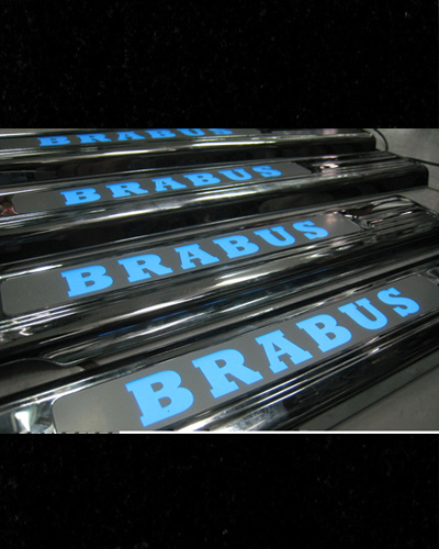 VIỀN BẬC CỬA CÓ ĐÈN LED MẪU BRABUS MER W220 2003~